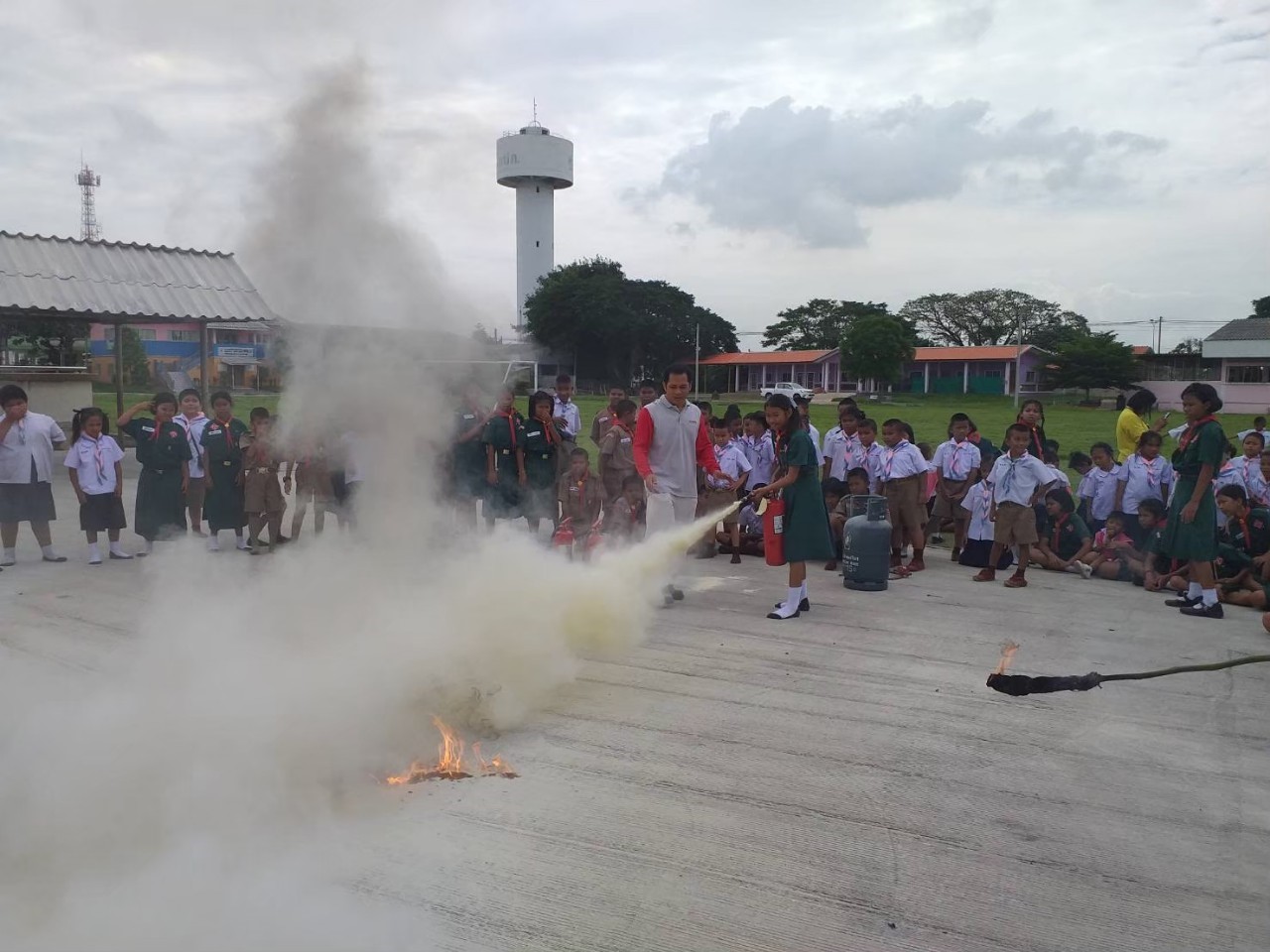 Basic fire fighting training at Canon Hi-Tech